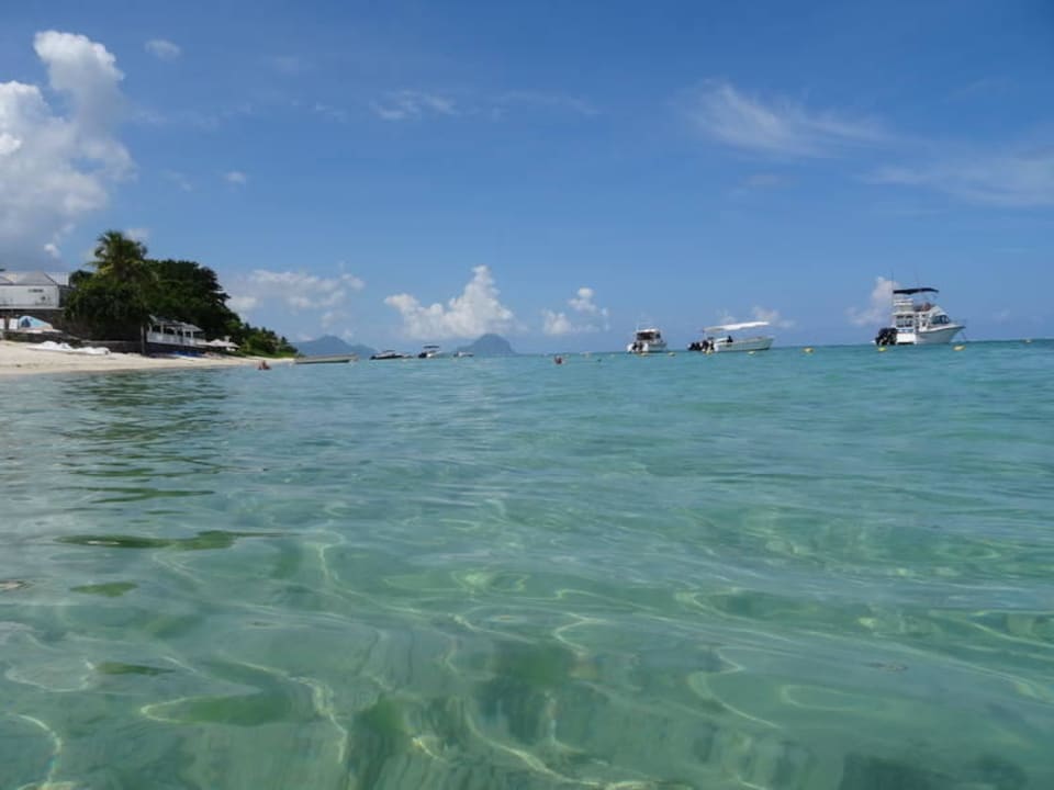 Im Wasser Pearle Beach Resort & Spa