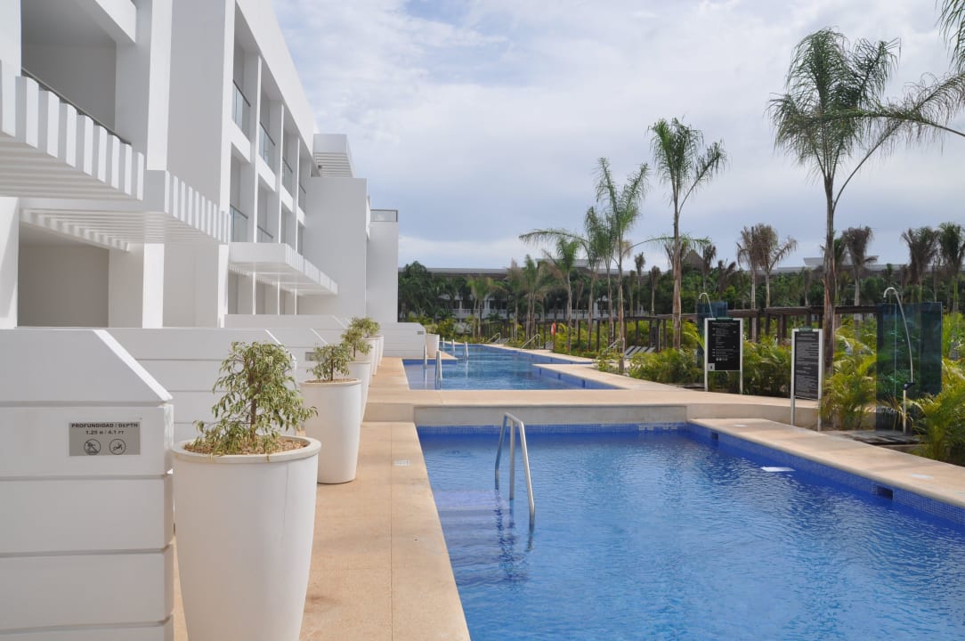 Zejście do basenu Platinum Yucatan Princess All Suites & Spa Resort - Adults only