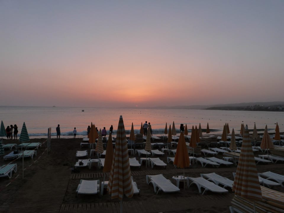 Liegen am Strand Alaiye Resort & Spa