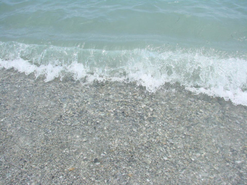 Sehr sauberes Wasser, jedoch viele Steine Olympian Bay Grand Resort