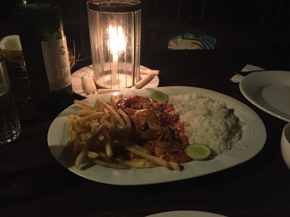 Pommes mit Riesengarnelen und Reis Galawatta Beach Cabanas