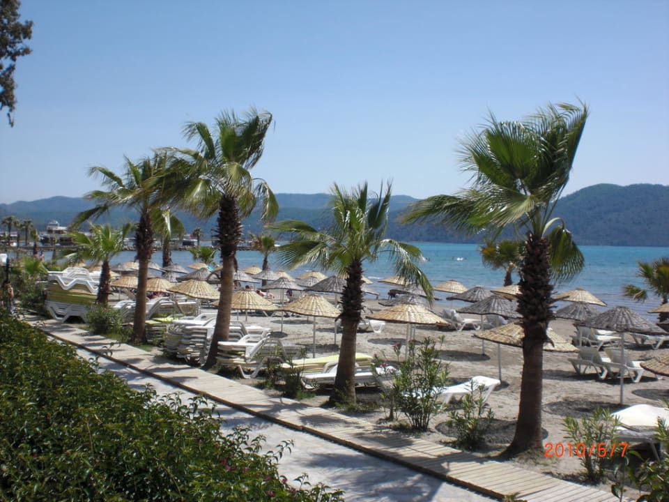 Blick von der Restaurantterrasse zum Strand Hotel Yücelen