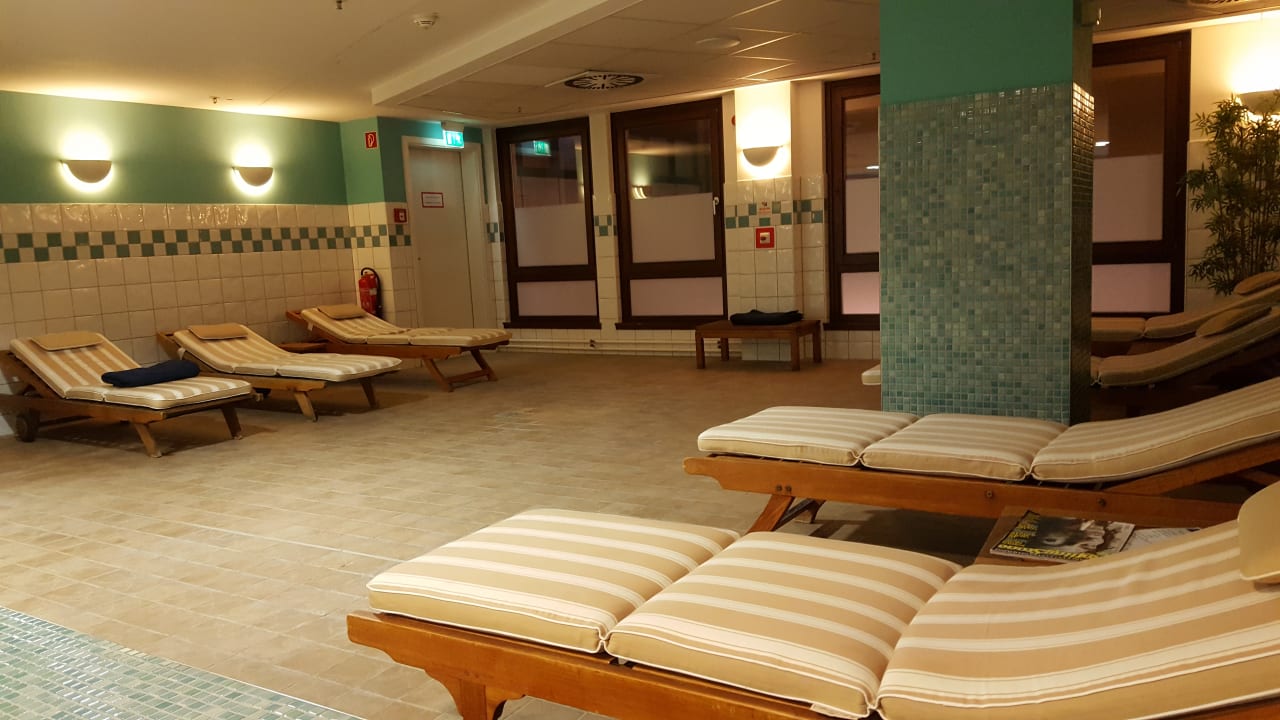 Pool Hilton Dresden