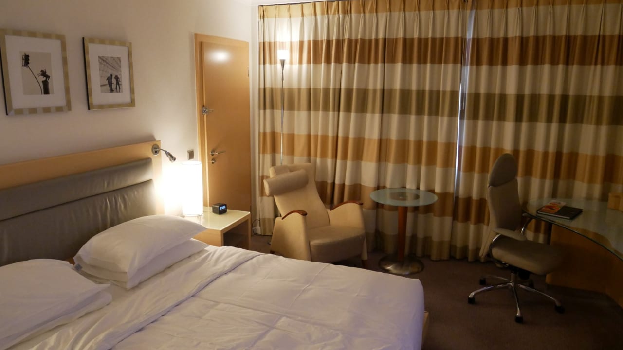 Zimmer Hilton Düsseldorf