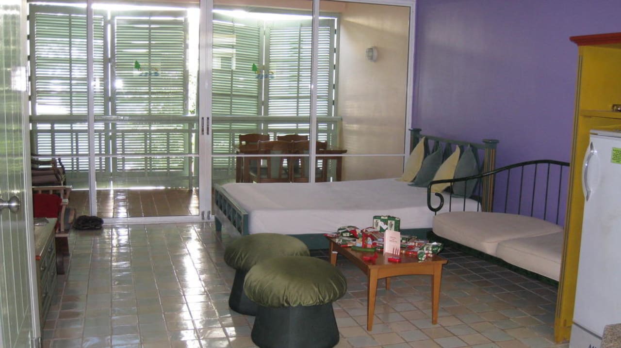 Wohnzimmer mit Balkon im 2.OG Hotel Chom View