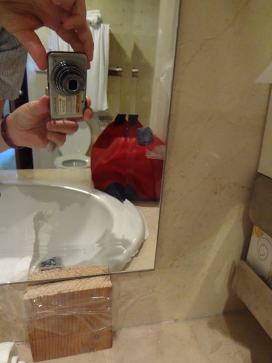 Tesa und Holzblöcke am Spiegel Grand Palladium Select Bávaro Resort & Spa