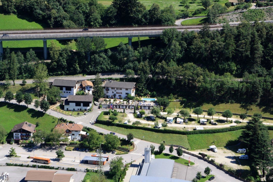 Campingplatz mit Restaurant und Pool Hotel Camping Ansitz Gamp