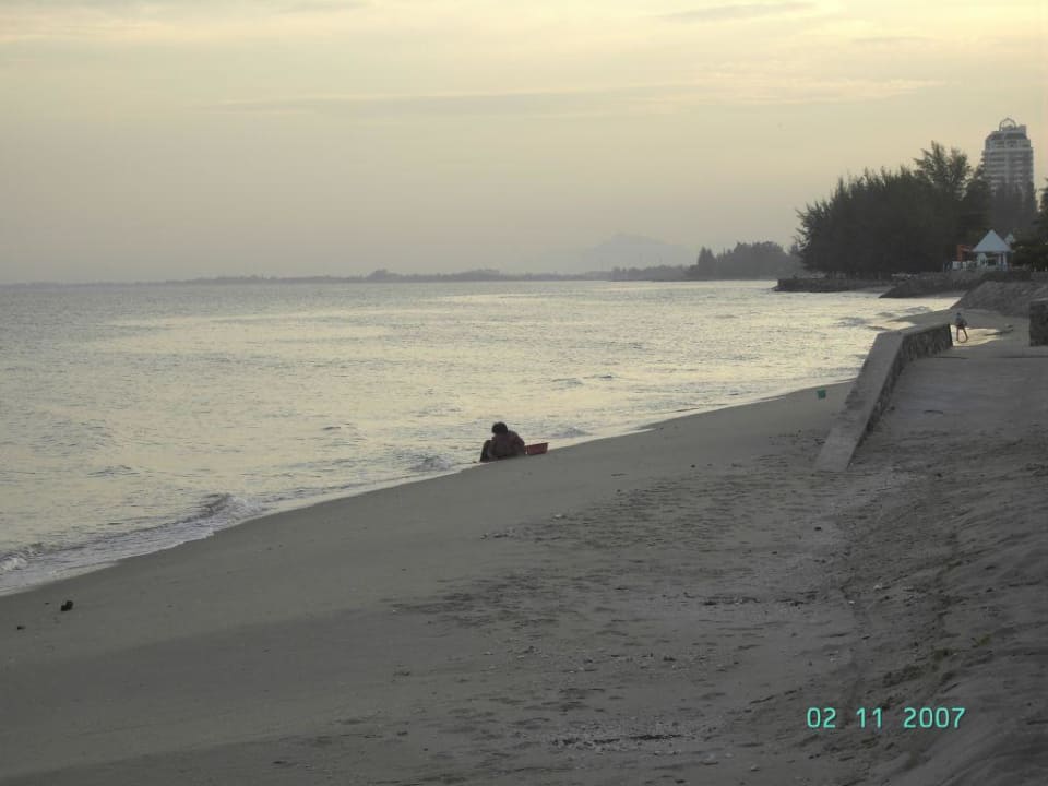 Eifriges Strandleben,Massagen überall am Strand Hotel Fisherman's Village Resort