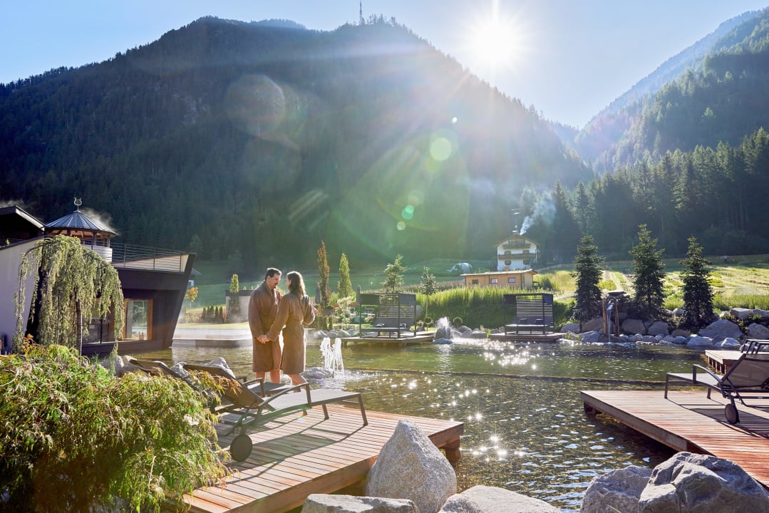 Pool FONTIS luxury spa lodge