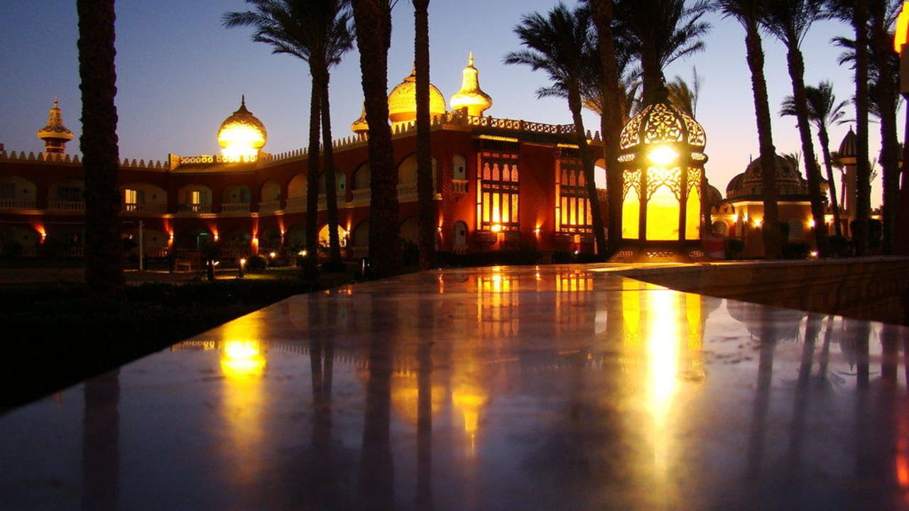 Вечер. Pickalbatros Alf Leila Wa Leila Resort - Neverland Hurghada