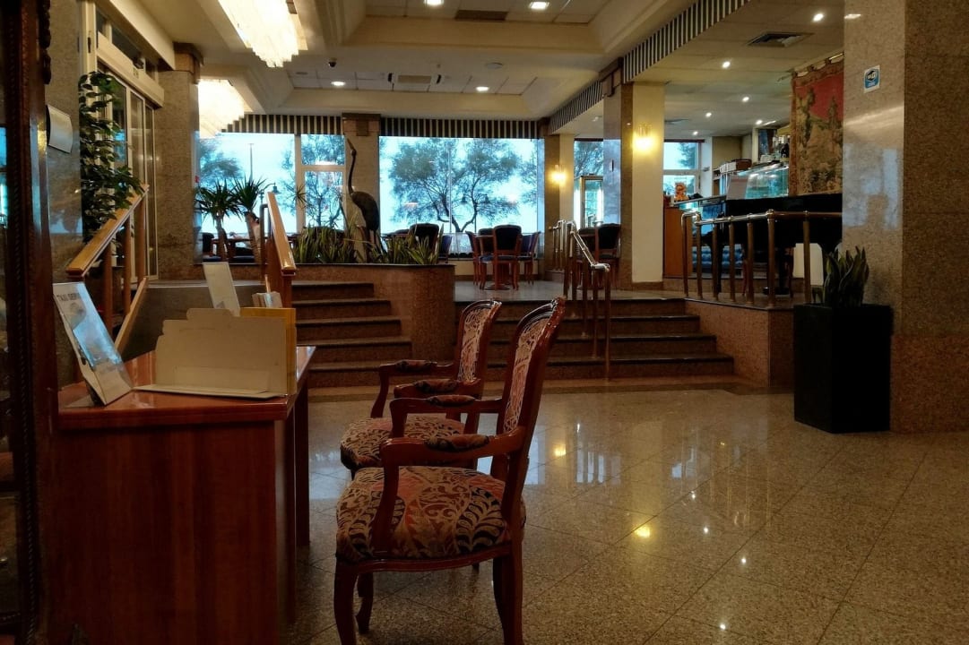 Lobby The Diplomat Hotel