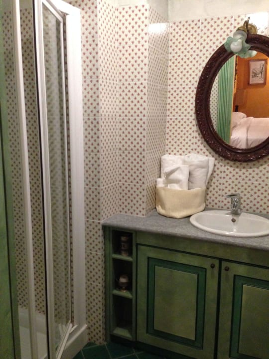 Bad des Apartments Hotel Adalesia