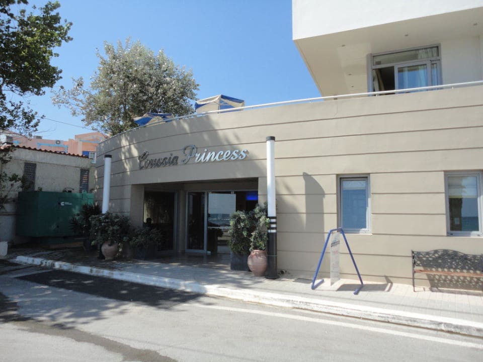 Eingang  Hotel Corissia Princess