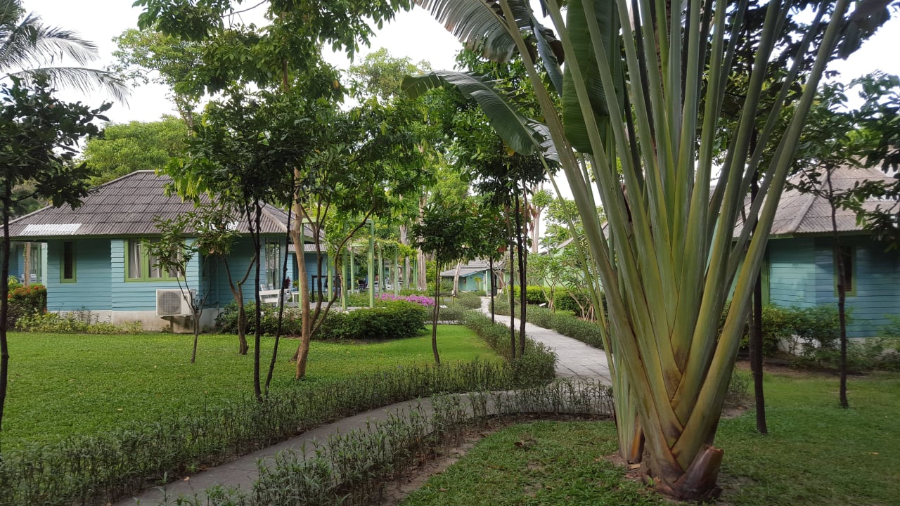 Sehr gepflegter Garten Sai Kaew Beach Resort
