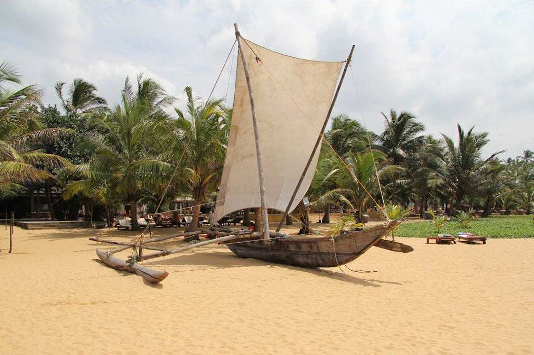 Segelboot am Hotelstrand Hotel Jetwing Beach