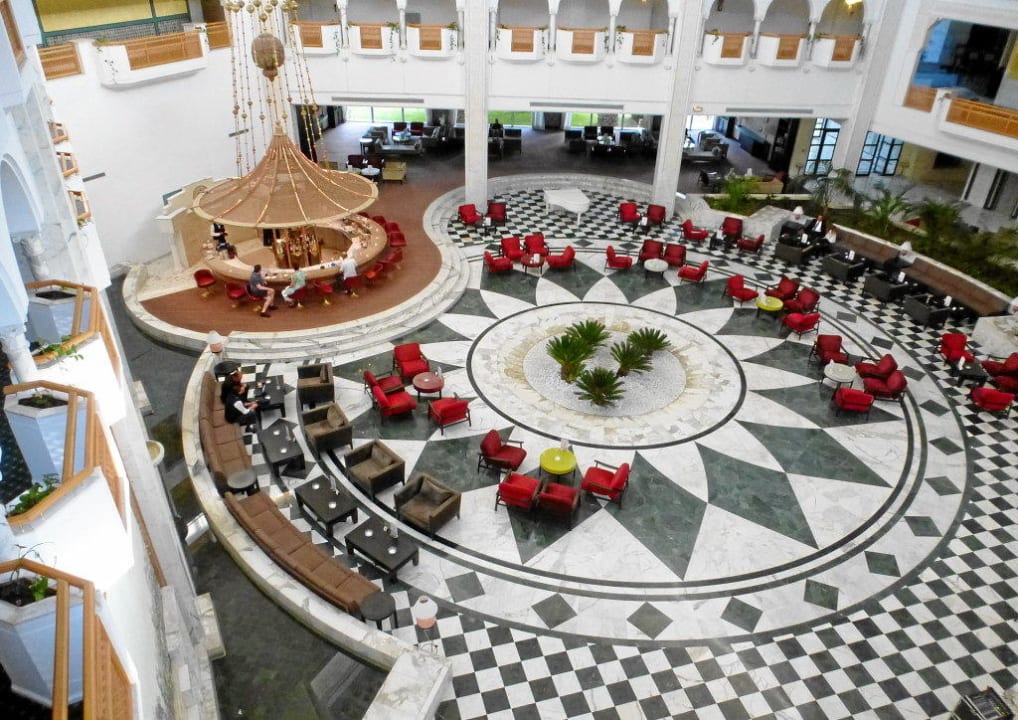 Blick von oben auf die Lobby Oceana Hotel & Spa