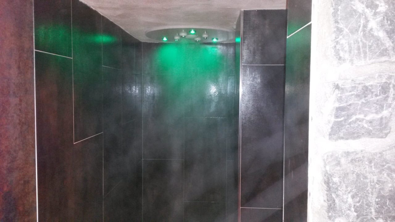 Neue Erlebnisdusche Tropenregen & Uhrwaltgereusche Hotel Berghof