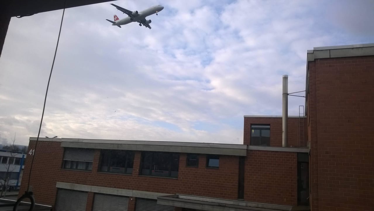 Anflugschneise ibis budget Zürich Airport