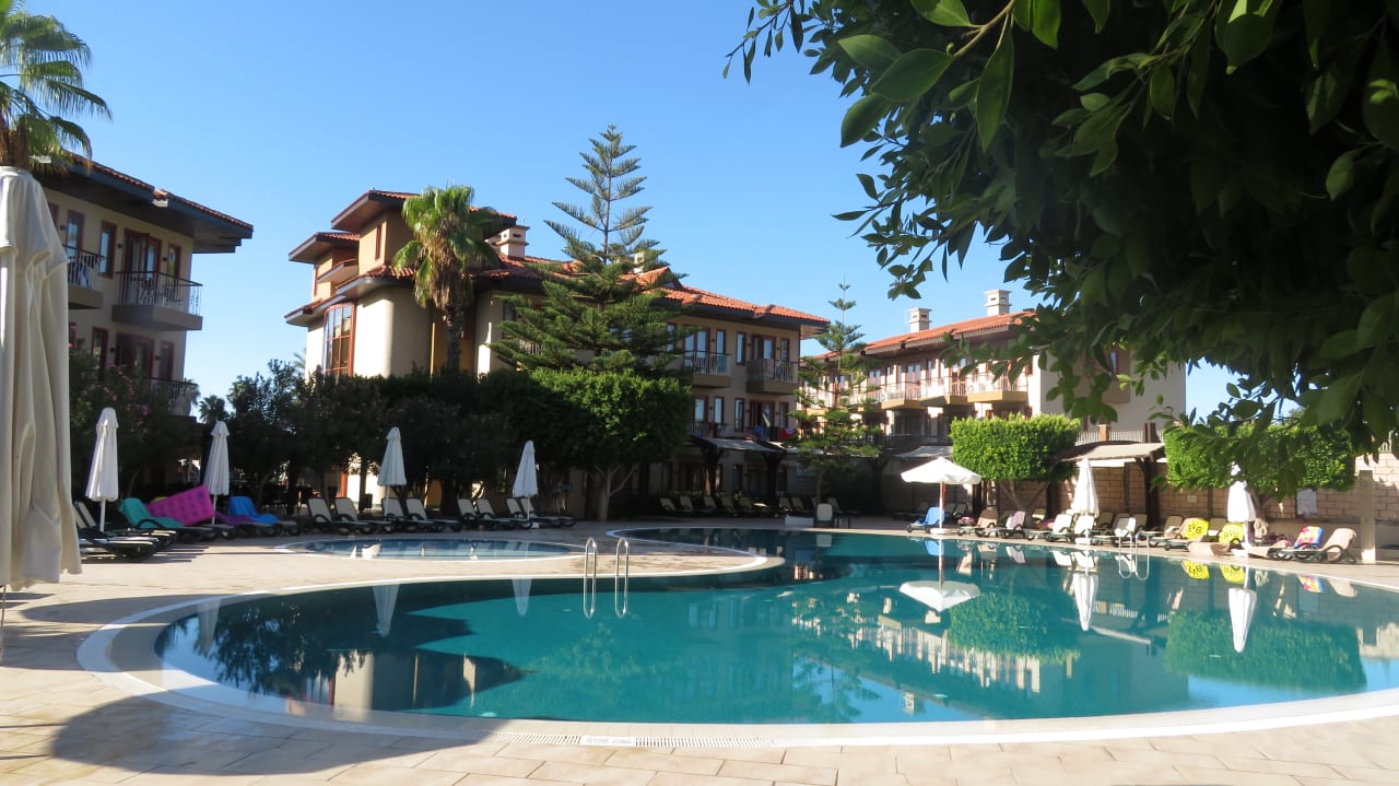 Pool Club Grand Side