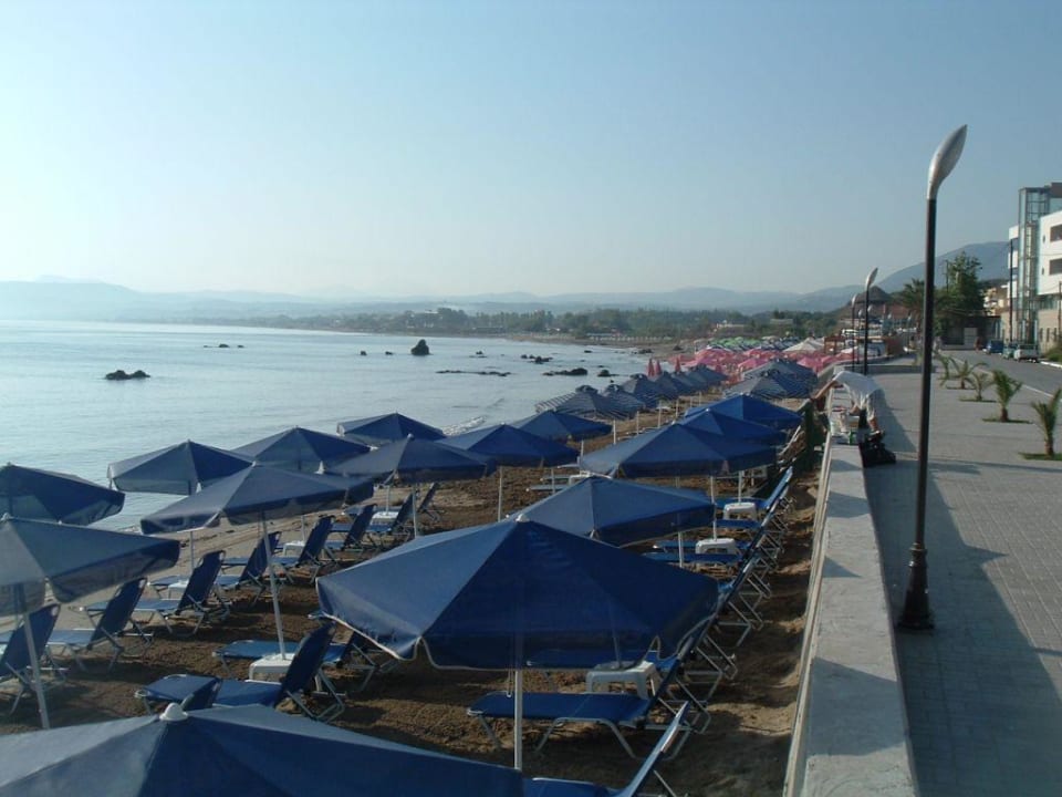Strandpromenade im Ort Hotel Corissia Princess