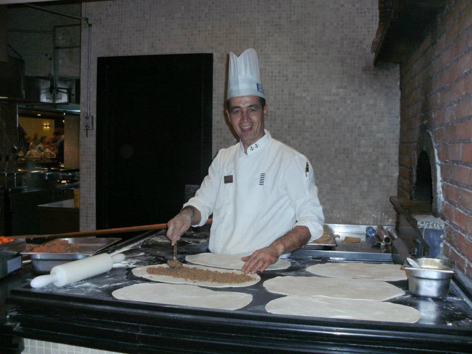 Hier gibts Pide. Frisch aus dem Steinofen. Lecker Titanic Deluxe Lara