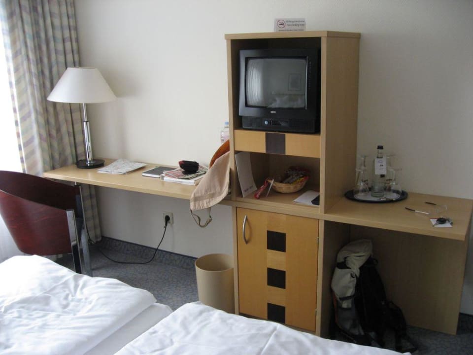 Hotelzimmer Fernseher ACHAT Hotel Dresden Elbufer