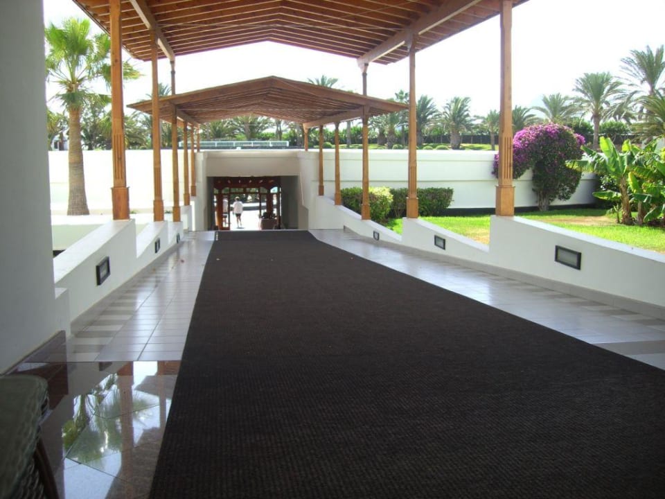 Weg zum Restaurant- Bar oder Hotelpool Relaxia Olivina