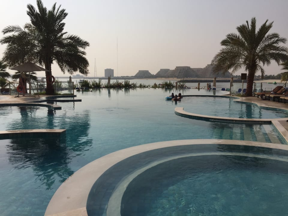 Pool DoubleTree by Hilton Resort & Spa Marjan Island