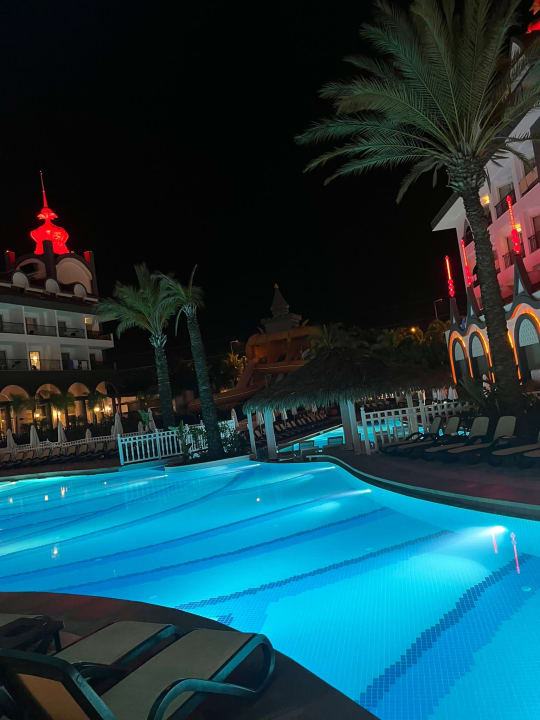 Pool Well Palace Side