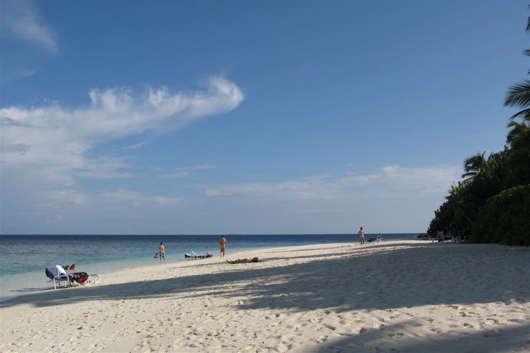 Großer Strand, wenig Leute Madoogali Resort