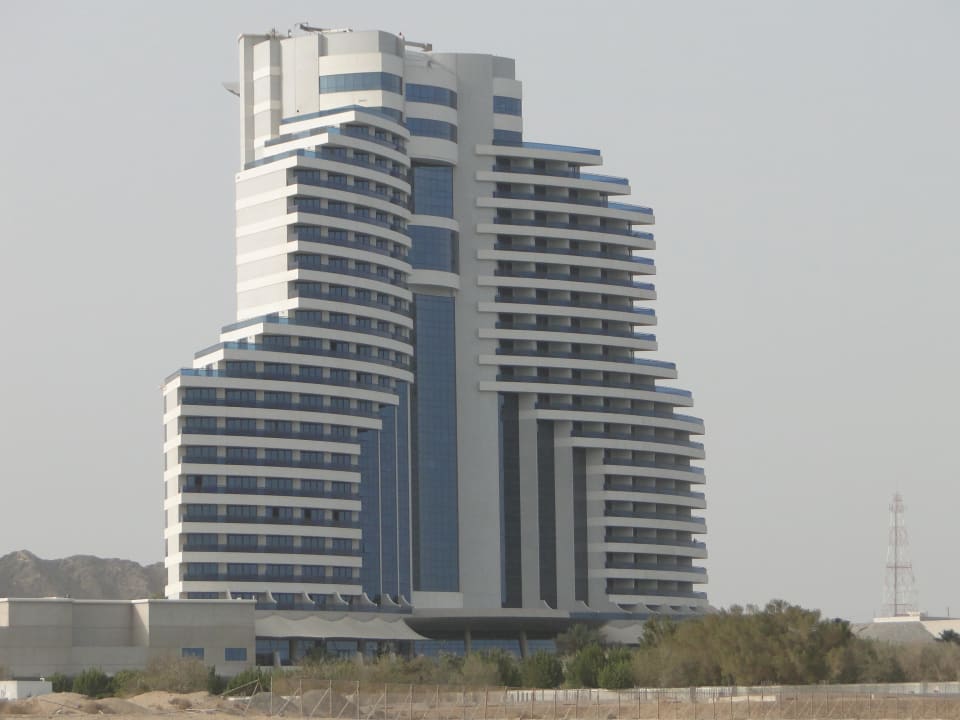 Vom Strand aus Hotel Le Meridien Al Aqah Beach Resort