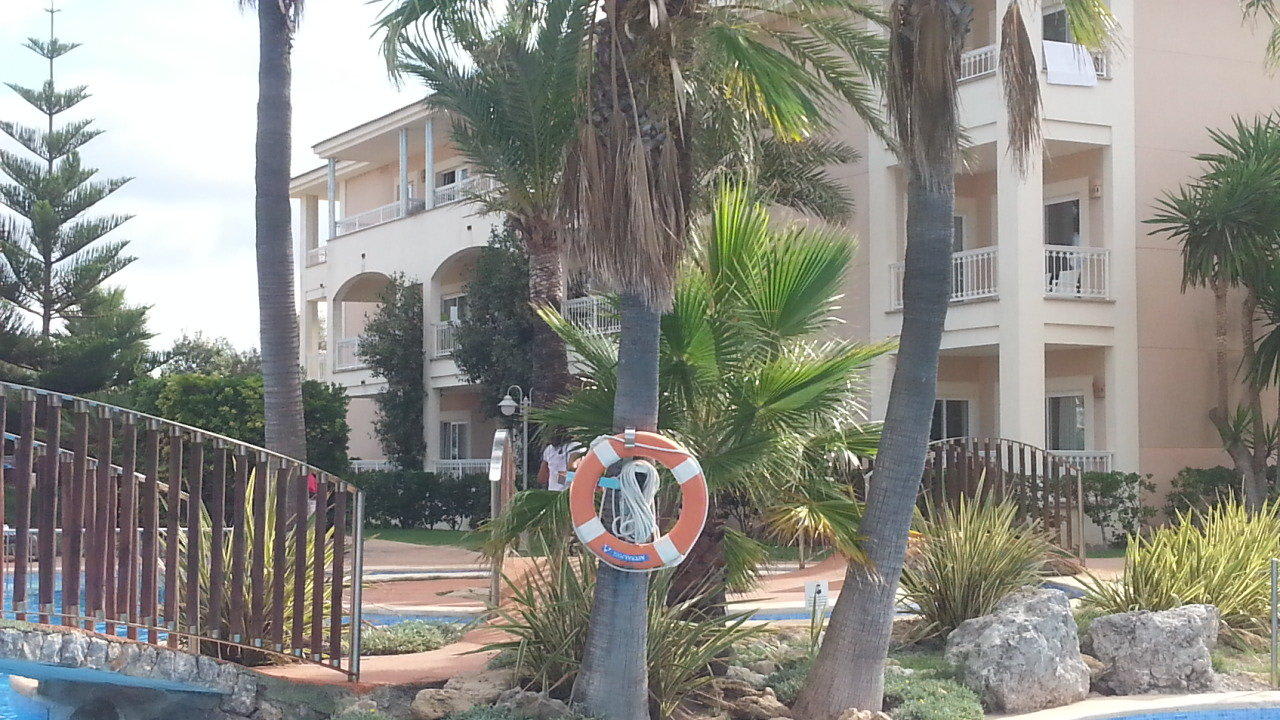 Blick vom Pool zu Wohnblock 1 Richtung Strand Playa Garden Selection Hotel & Spa