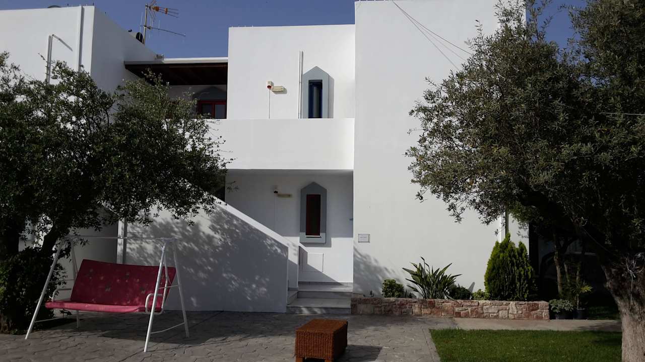 Eingang zu den Wohnungen Apartments Triantafyllas