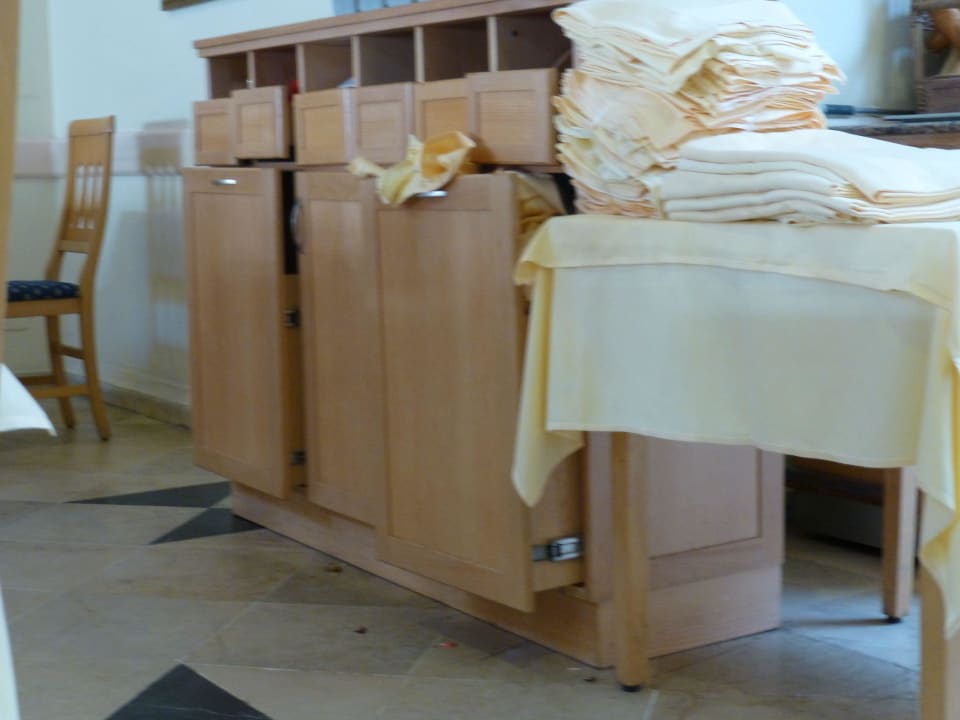 Frühstücksambiente zu Beginn der Frühstückszeit El Mouradi Club Kantaoui