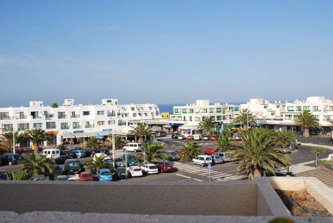 Blick vom Balkon zur Strasse Hotel Grand Teguise Playa