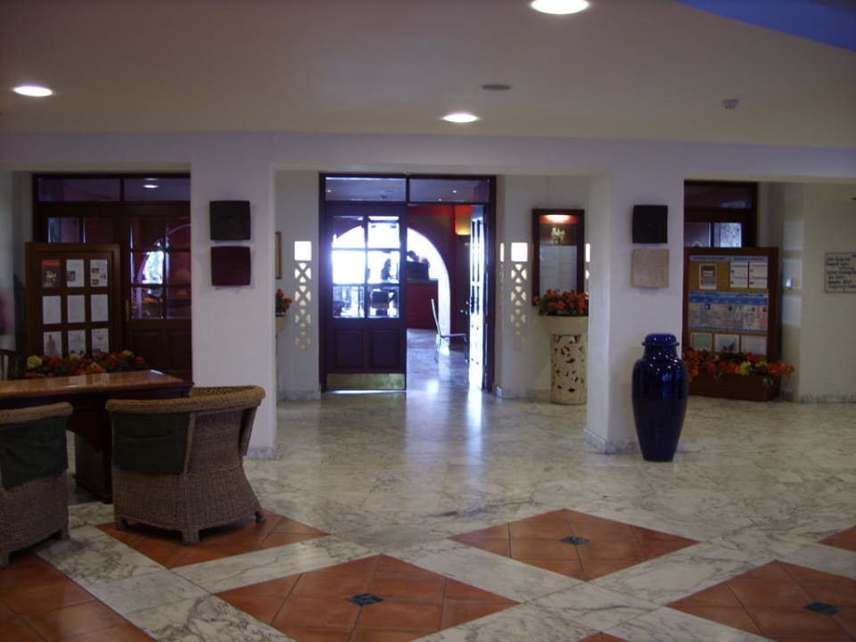 Eingang in die Bar db San Antonio Hotel + Spa