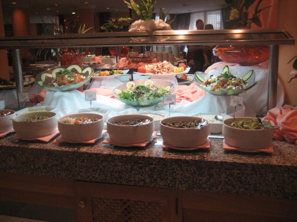 Ein Teil vom Salatbüffet Hipotels Bahia Grande