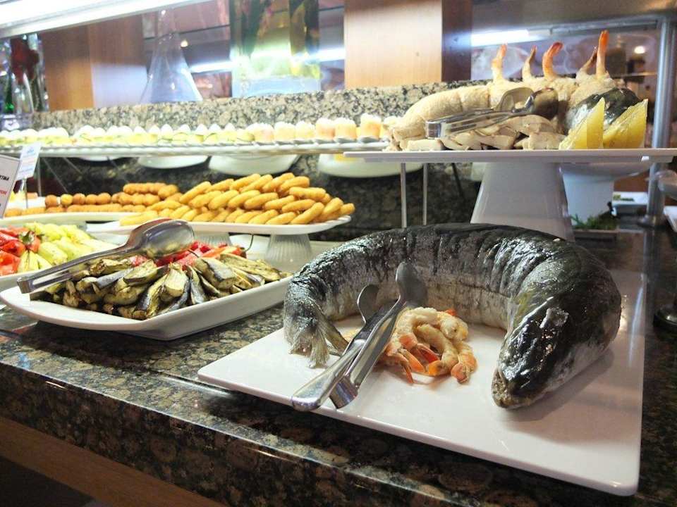 Frischer Lachs Sunis Kumköy Beach Resort Hotel & Spa