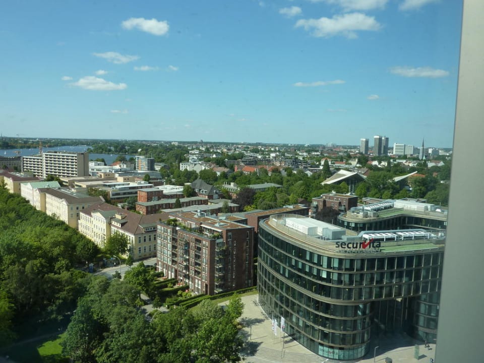 Aus der 18. Etage mit Blick auf der Alster Motel One Hamburg-Alster