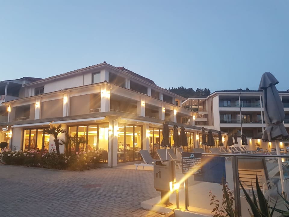 Außenansicht Hotel Lagomandra Beach
