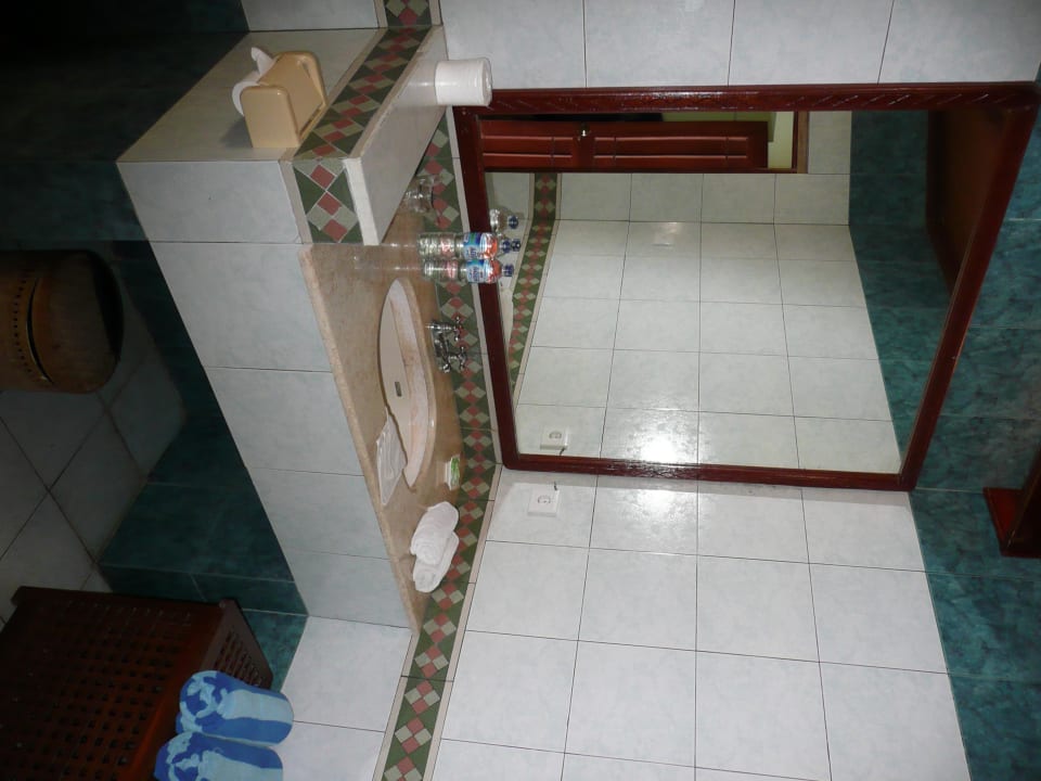 Das Bad The Natia Hotel