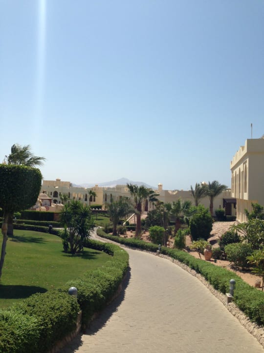 Garten... Charmillion Club Resort