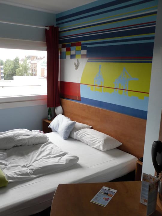Blick in das Zimmer B&B Hotel Hamburg-Altona
