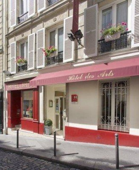 Entrance Hotel des Arts Montmatre