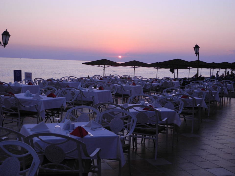 Zauberhafte Abendstimmung - Strandrestaurant Ali Bey Club