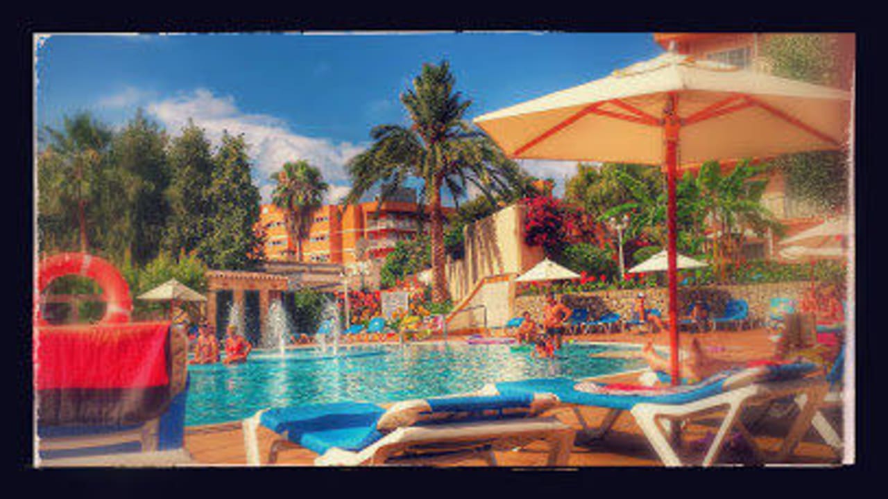 Poolanlage auf Nostalgie getrimmt! Valentin Grand Park Suite Hotel