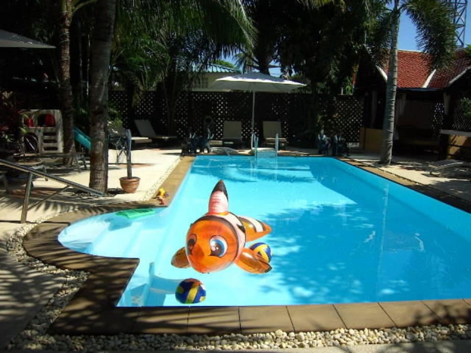 Pool Bee Nat Garden Resort