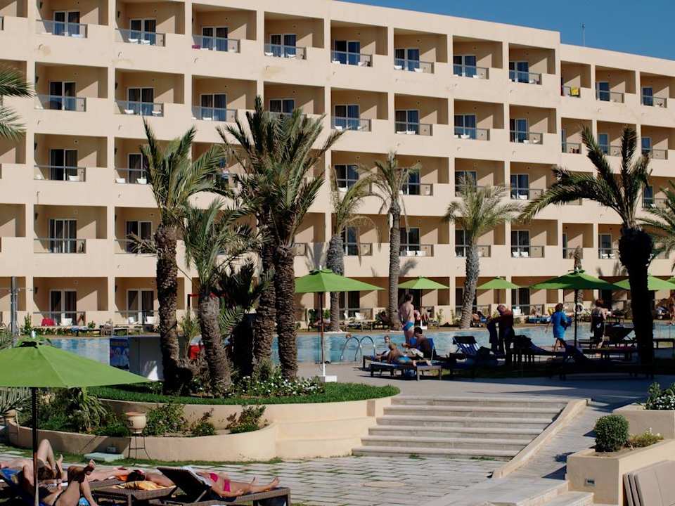 Hotel prezentuje się zachęcająco Hotel Rosa Beach