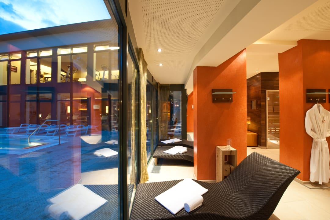 Pool Familienhotel Sonngastein