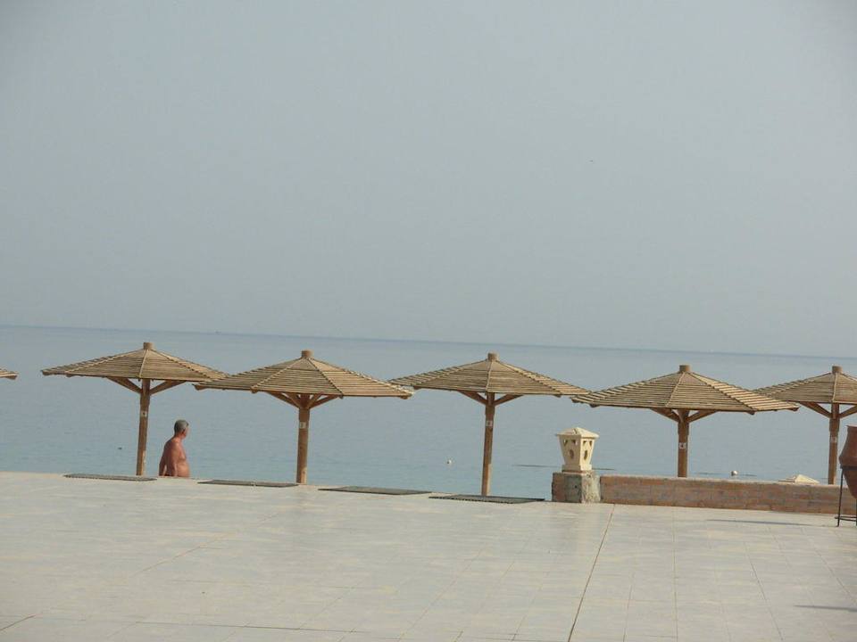 Strand Palm Beach Resort
